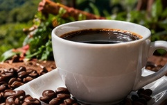 Taza de café sobre una mesa